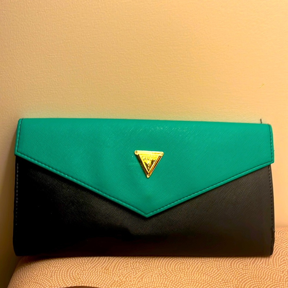 Guess clutch